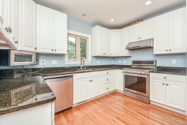 5 Lane Ave, Bedford, MA 01730