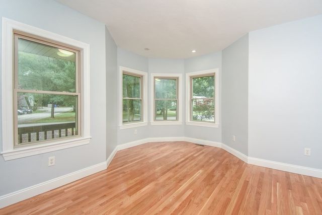 5 Lane Ave, Bedford, MA 01730