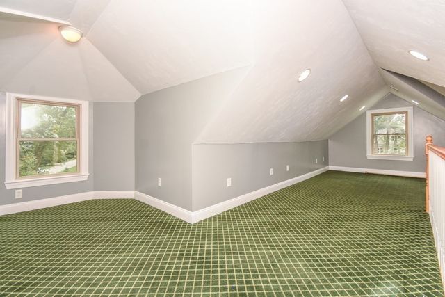 5 Lane Ave, Bedford, MA 01730