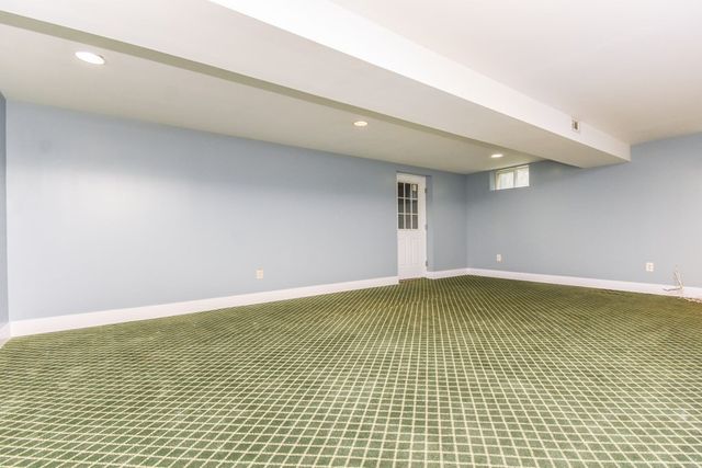 5 Lane Ave, Bedford, MA 01730