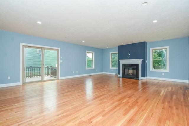 5 Lane Ave, Bedford, MA 01730