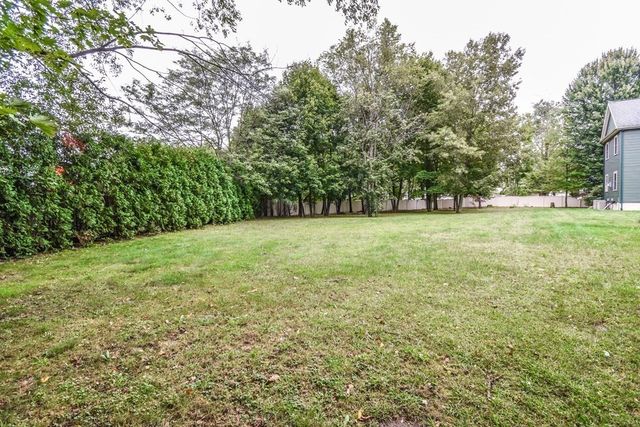 5 Lane Ave, Bedford, MA 01730