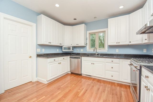 5 Lane Ave, Bedford, MA 01730