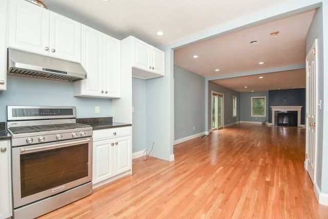 5 Lane Ave, Bedford, MA 01730
