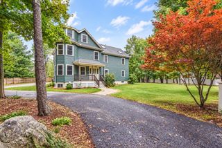 5 Lane Ave, Bedford, MA 01730