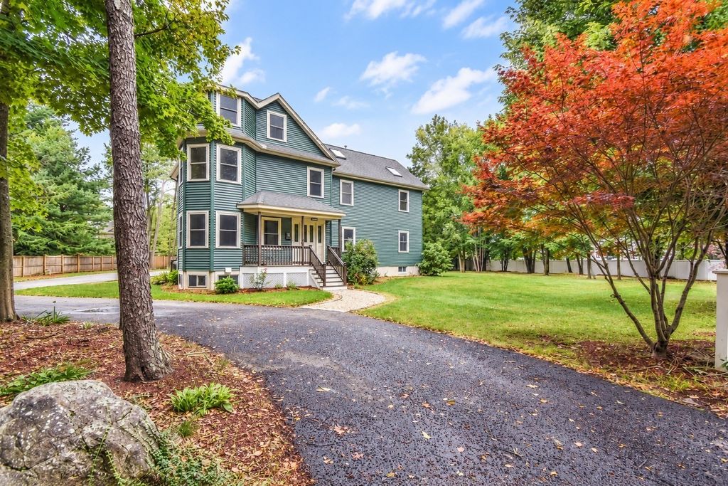 5 Lane Ave, Bedford, MA 01730