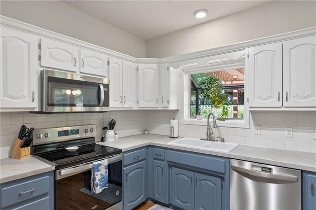 1312 Hillary Drive, Liberty, MO 64068