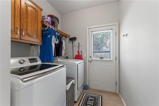 1312 Hillary Drive, Liberty, MO 64068