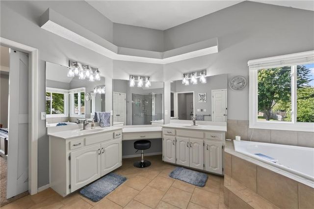 1312 Hillary Drive, Liberty, MO 64068