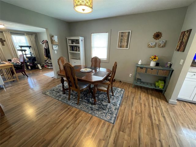 2735 E Elm Street, Des Moines, IA 50317