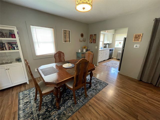 2735 E Elm Street, Des Moines, IA 50317