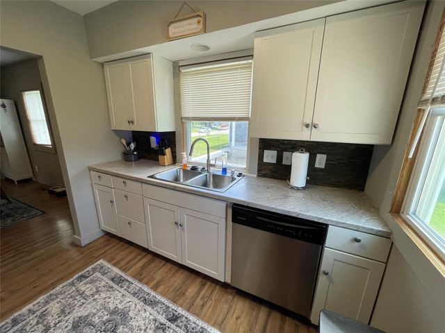 2735 E Elm Street, Des Moines, IA 50317