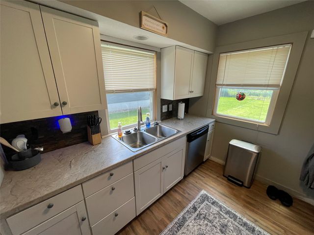 2735 E Elm Street, Des Moines, IA 50317