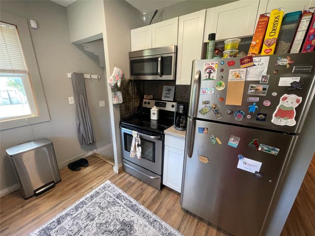 2735 E Elm Street, Des Moines, IA 50317