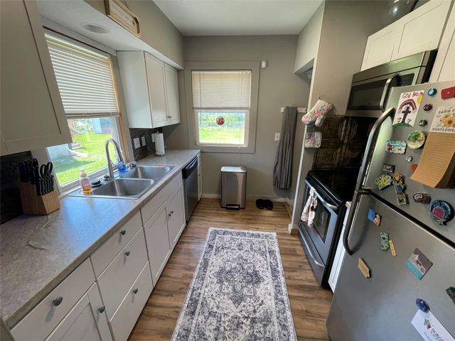 2735 E Elm Street, Des Moines, IA 50317