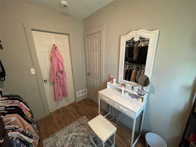 2735 E Elm Street, Des Moines, IA 50317