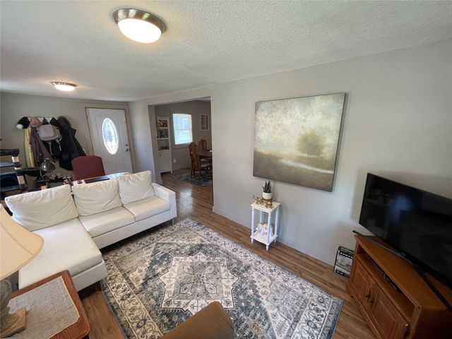 2735 E Elm Street, Des Moines, IA 50317
