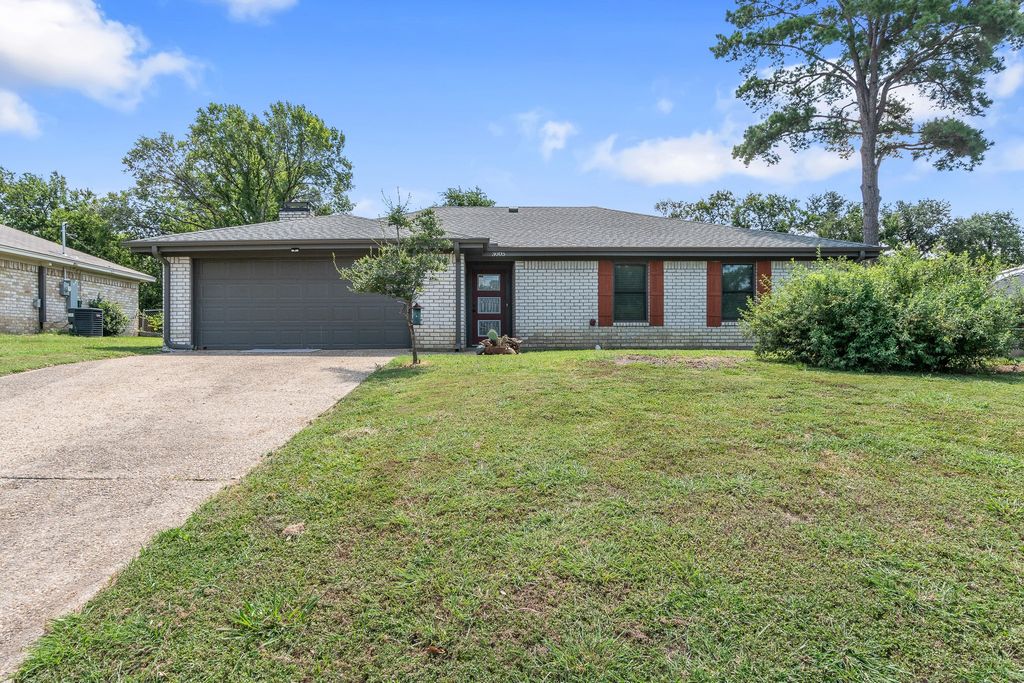 3005 Hillcrest Drive, Corsicana, TX 75110