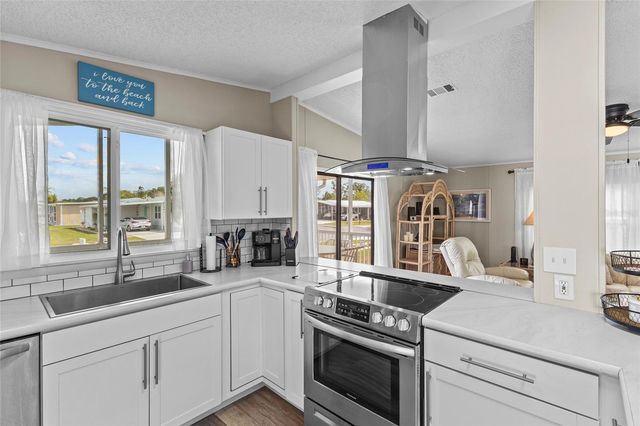 611 LA JOLLA CIRCLE, North Port, FL 34287