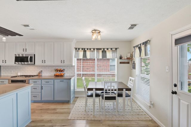 6621 Blue Hollow Lane, Dickinson, TX 77539