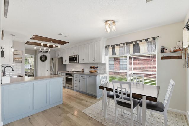 6621 Blue Hollow Lane, Dickinson, TX 77539