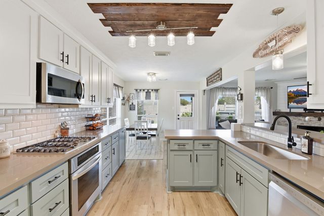 6621 Blue Hollow Lane, Dickinson, TX 77539