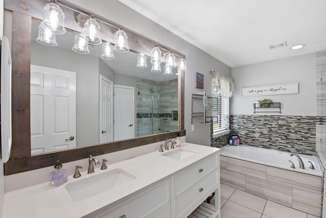 6621 Blue Hollow Lane, Dickinson, TX 77539