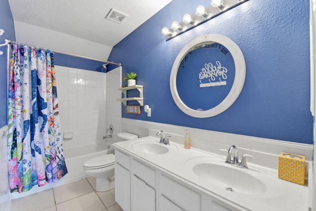 6621 Blue Hollow Lane, Dickinson, TX 77539