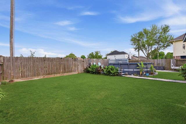 6621 Blue Hollow Lane, Dickinson, TX 77539