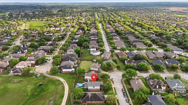 6621 Blue Hollow Lane, Dickinson, TX 77539