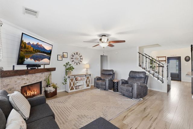 6621 Blue Hollow Lane, Dickinson, TX 77539