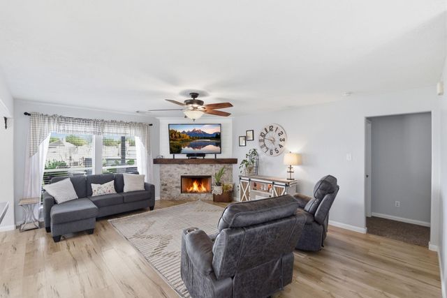 6621 Blue Hollow Lane, Dickinson, TX 77539