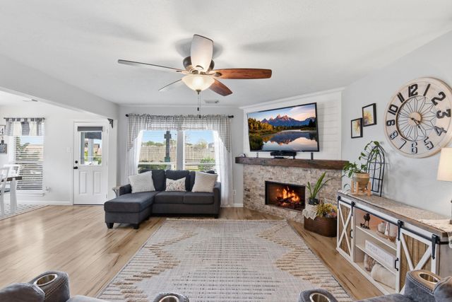 6621 Blue Hollow Lane, Dickinson, TX 77539