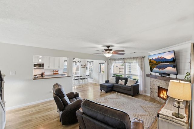 6621 Blue Hollow Lane, Dickinson, TX 77539