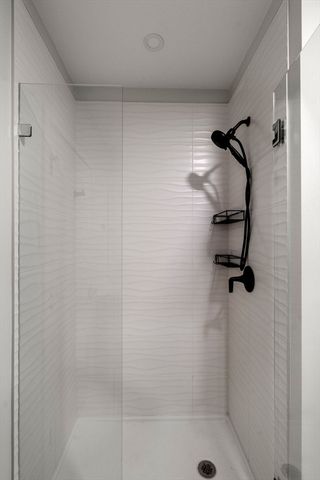 68 Los Angeles 306, Newton, MA 02458