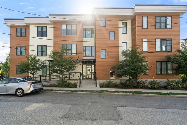 68 Los Angeles 306, Newton, MA 02458