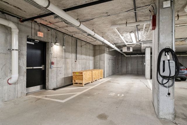 68 Los Angeles 306, Newton, MA 02458