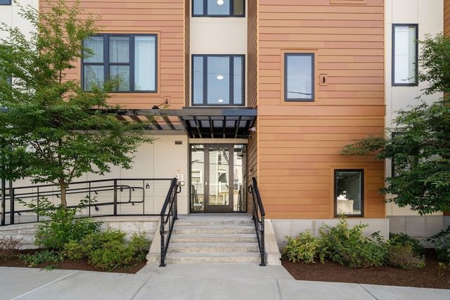 68 Los Angeles 306, Newton, MA 02458