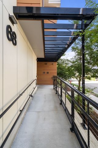 68 Los Angeles 306, Newton, MA 02458