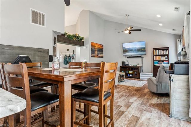 15 Pine Lake CT, Hampton, VA 23669