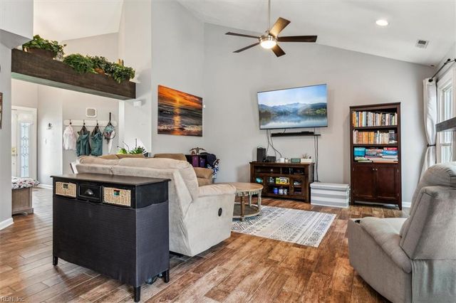 15 Pine Lake CT, Hampton, VA 23669