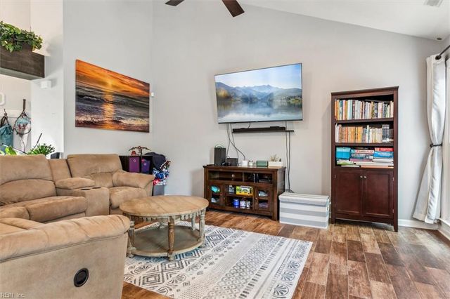 15 Pine Lake CT, Hampton, VA 23669