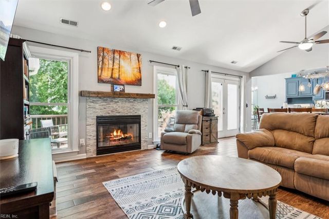 15 Pine Lake CT, Hampton, VA 23669