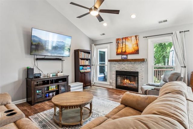 15 Pine Lake CT, Hampton, VA 23669