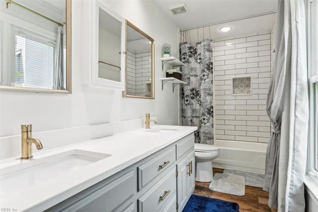 15 Pine Lake CT, Hampton, VA 23669