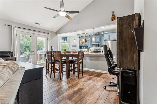 15 Pine Lake CT, Hampton, VA 23669