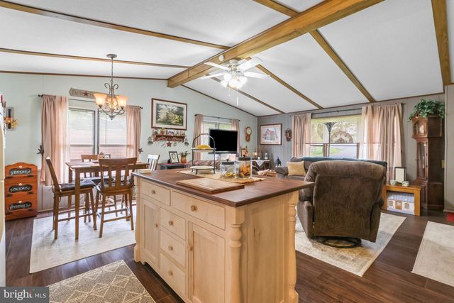 17 VALLEY VIEW DR, Bath, PA 18014