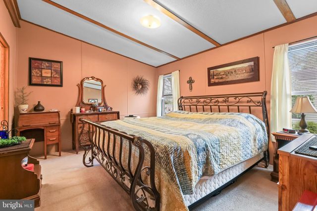 17 VALLEY VIEW DR, Bath, PA 18014