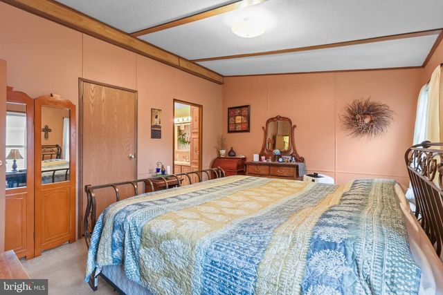 17 VALLEY VIEW DR, Bath, PA 18014