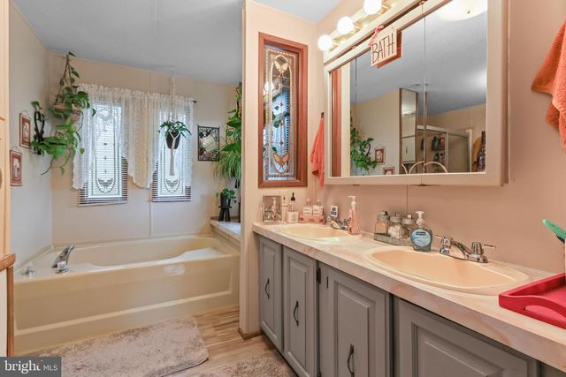 17 VALLEY VIEW DR, Bath, PA 18014